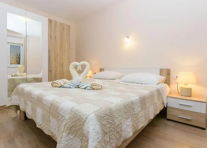 Emili By Istrialux *