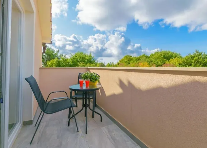 Emili By Istrialux Villa *