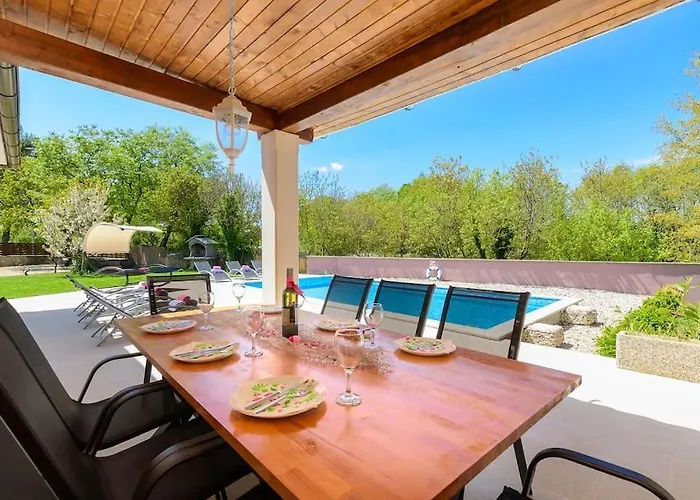 Emili By Istrialux *