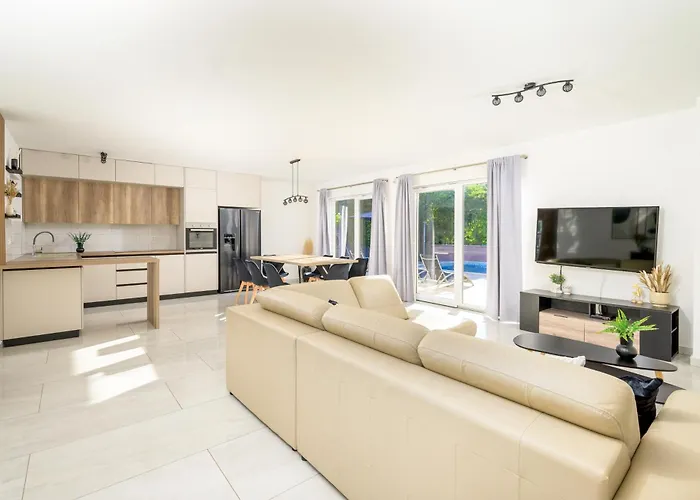 Emili By Istrialux Villa